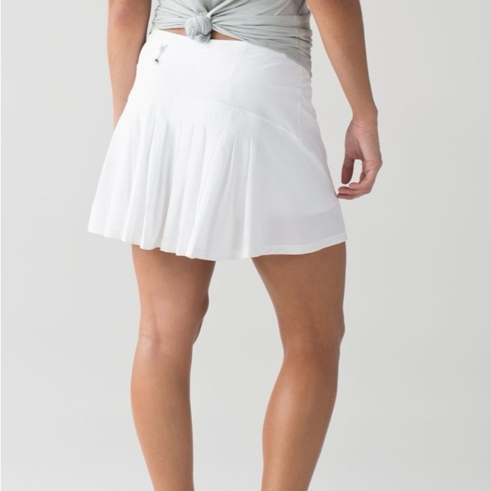 Lululemon Circuit Breaker Size 8 skirt